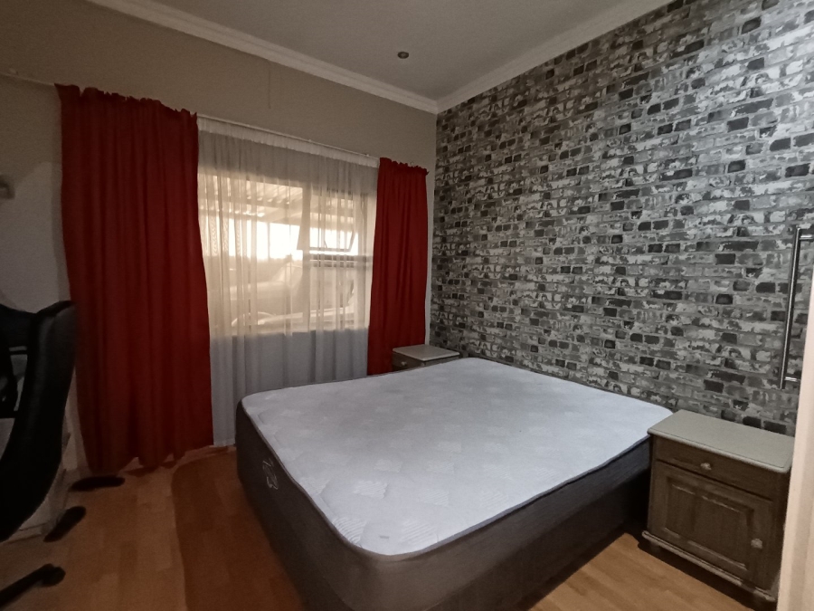 5 Bedroom Property for Sale in Park West Free State